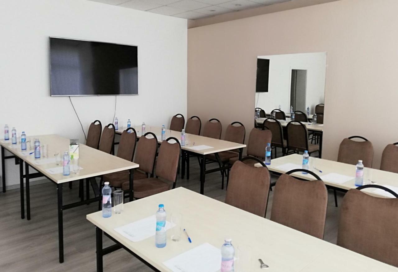 Tatabánya Sport Hotel מראה חיצוני תמונה