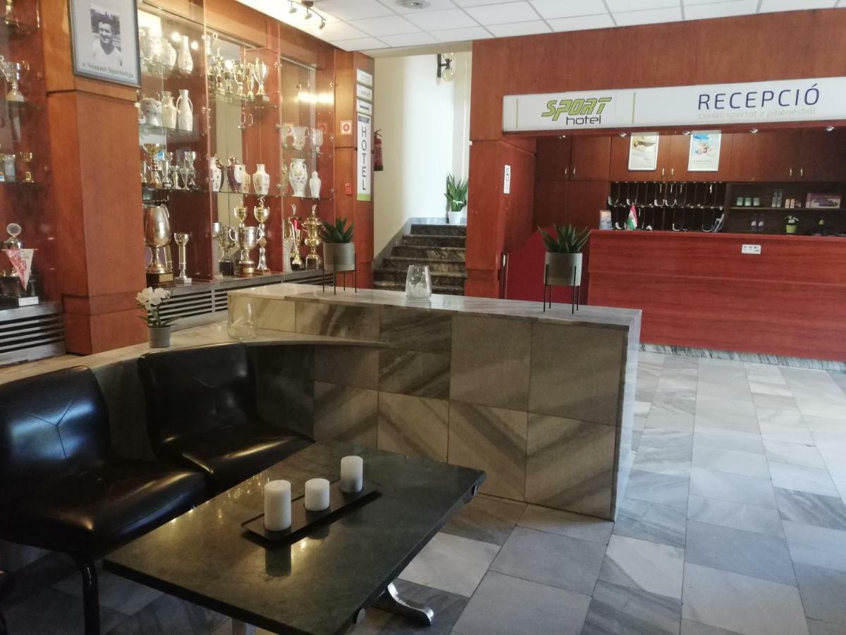 Tatabánya Sport Hotel מראה חיצוני תמונה
